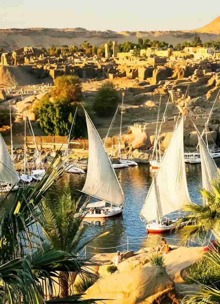 Asuanu i Abu Simbel z Hurghady