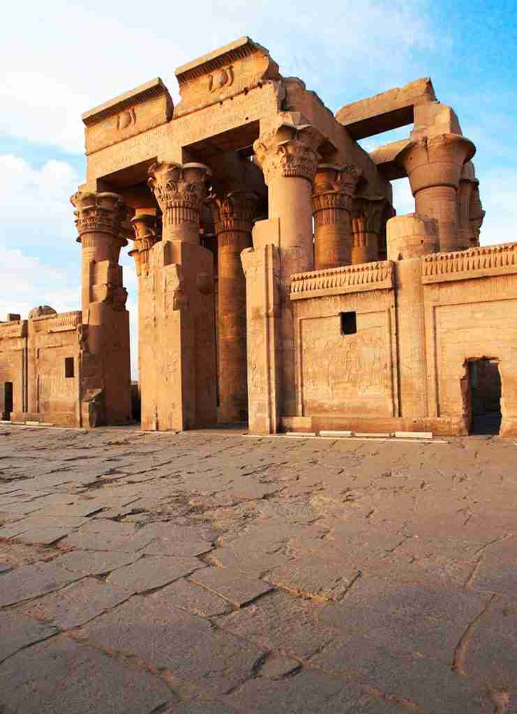 Asuanu i Abu Simbel z Hurghady